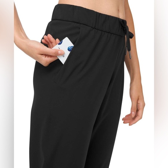 Lululemon On the Fly Jogger *Luxtreme
Black size 2 - Picture 2 of 11